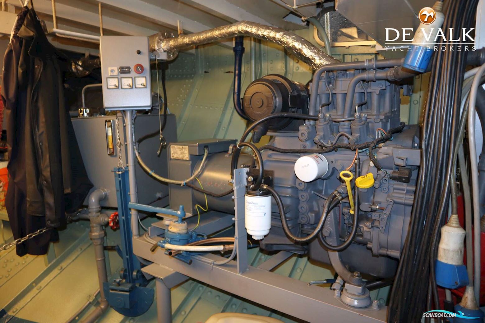 Sailing Houseboat 32M