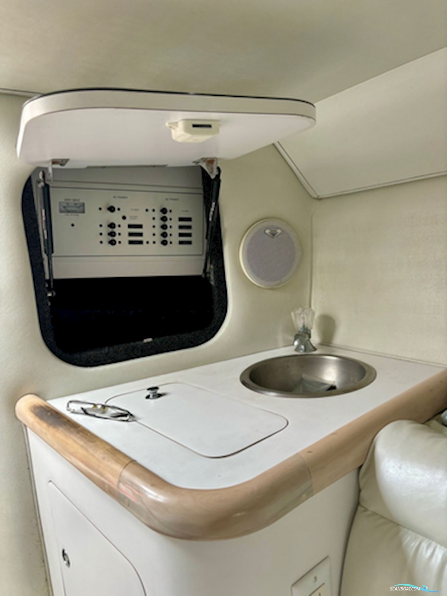 Scarab 33 AVS (2*500 hk ) Powerboat Fountain -formula Baja Cigarette ( Nedsat 80.000.- )