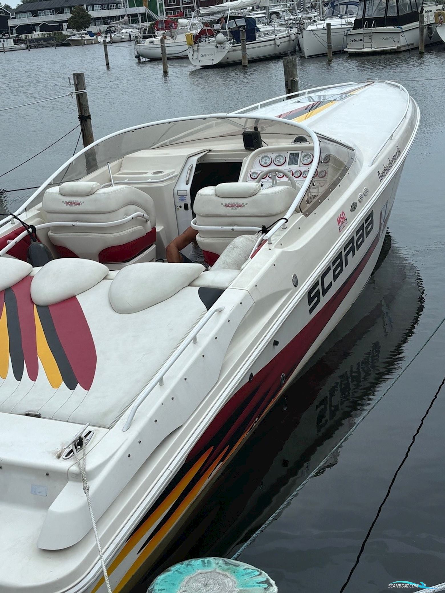 Scarab 33 Avs 2 x 500 HK.