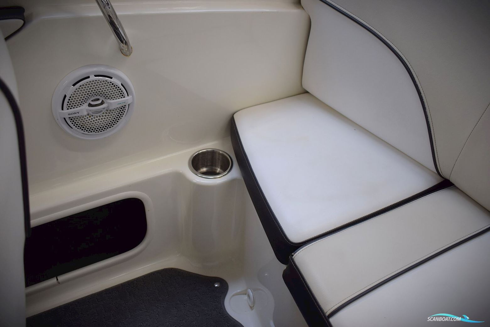 Sea Ray 190 Sport – Med 3,0 Tks og Masser af Udstyr – 2014 Model