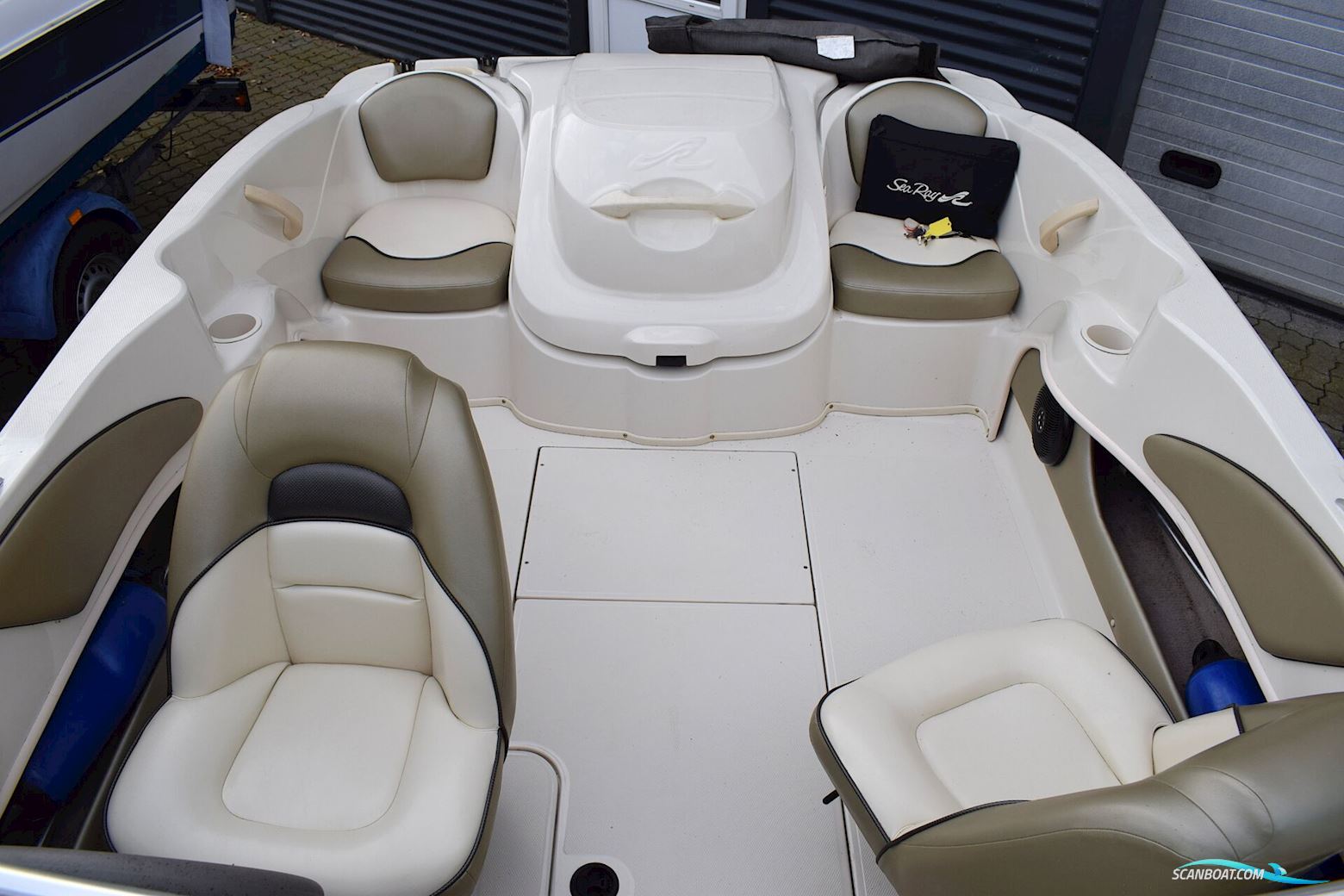 Sea Ray 190 SPORT – MerCruiser 3,0 TKS – FÅ TIMER – NYHED