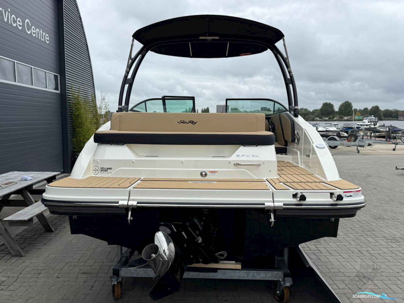 Sea Ray 210 spx