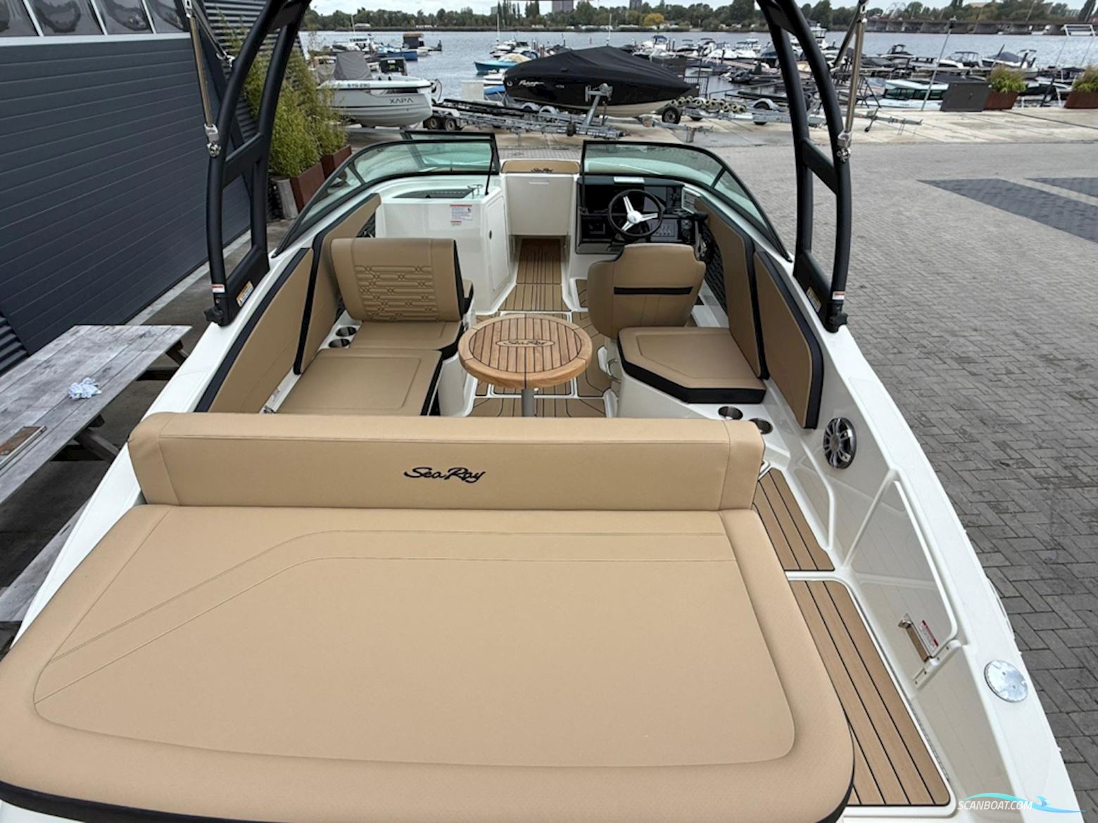 Sea Ray 210 spx
