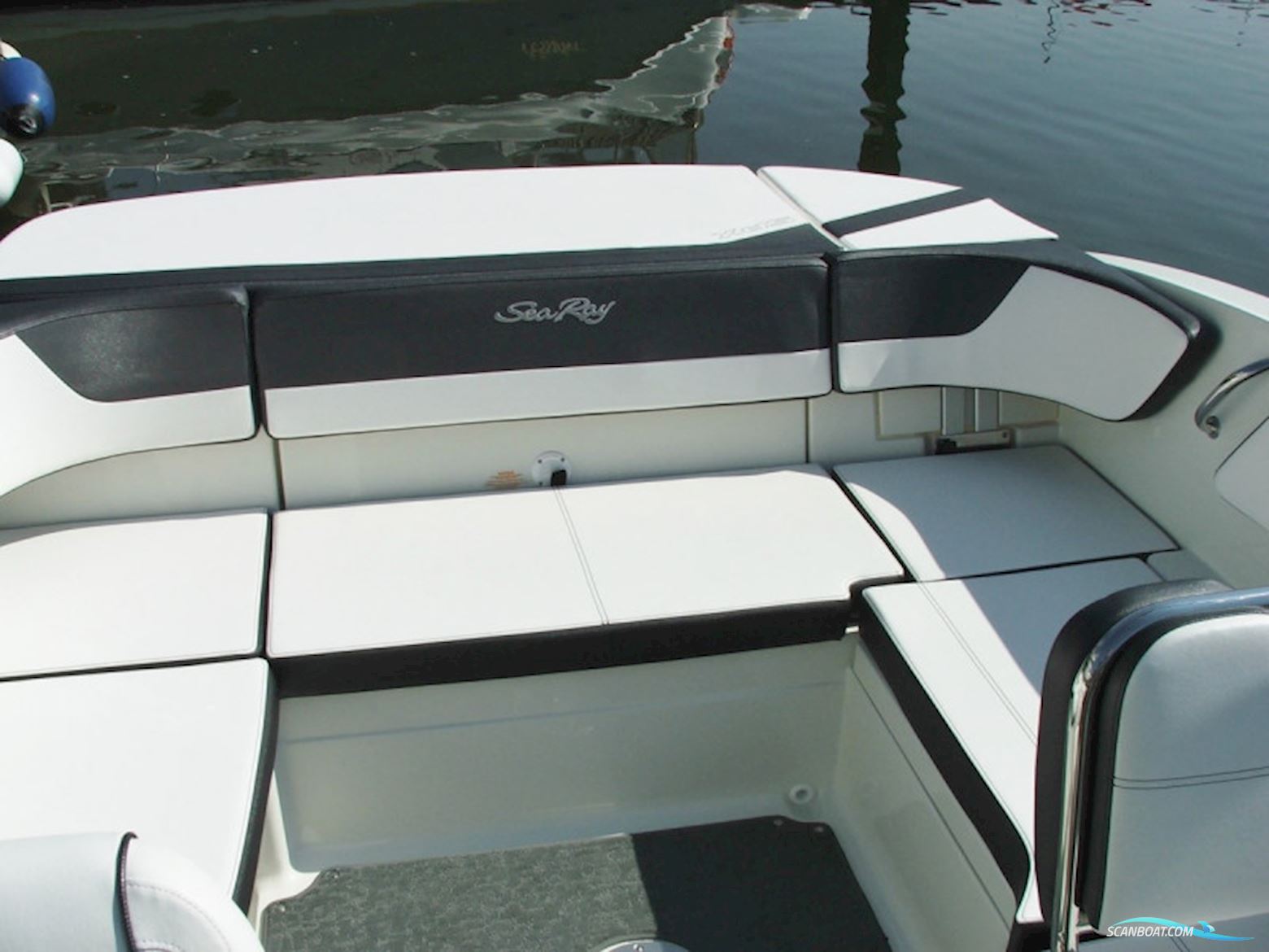 Sea Ray 210 SPXE Bowrider
