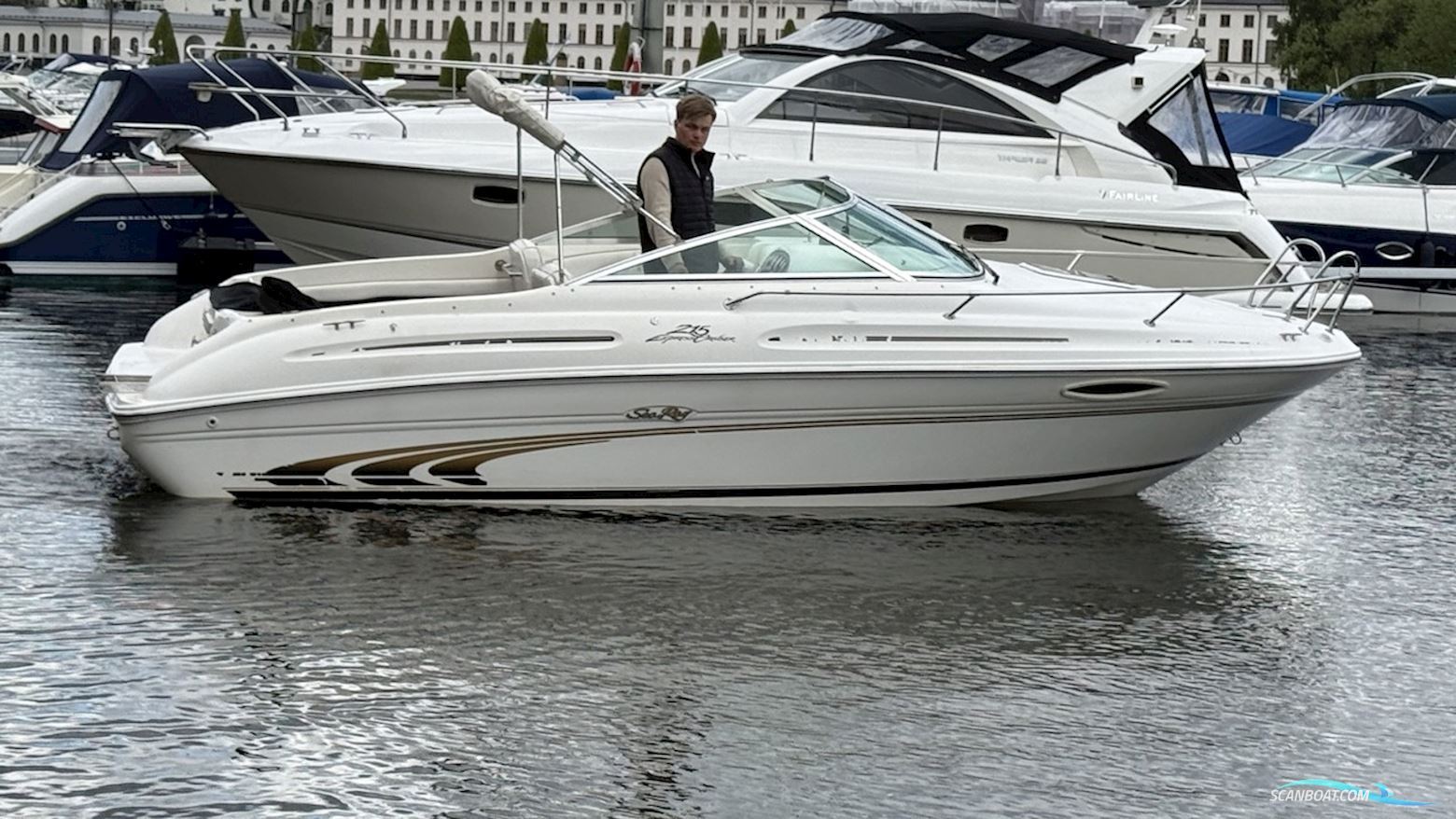 Sea Ray 215 Express Cruiser Motorboot 1997, mit Mercruiser motor, Sweden