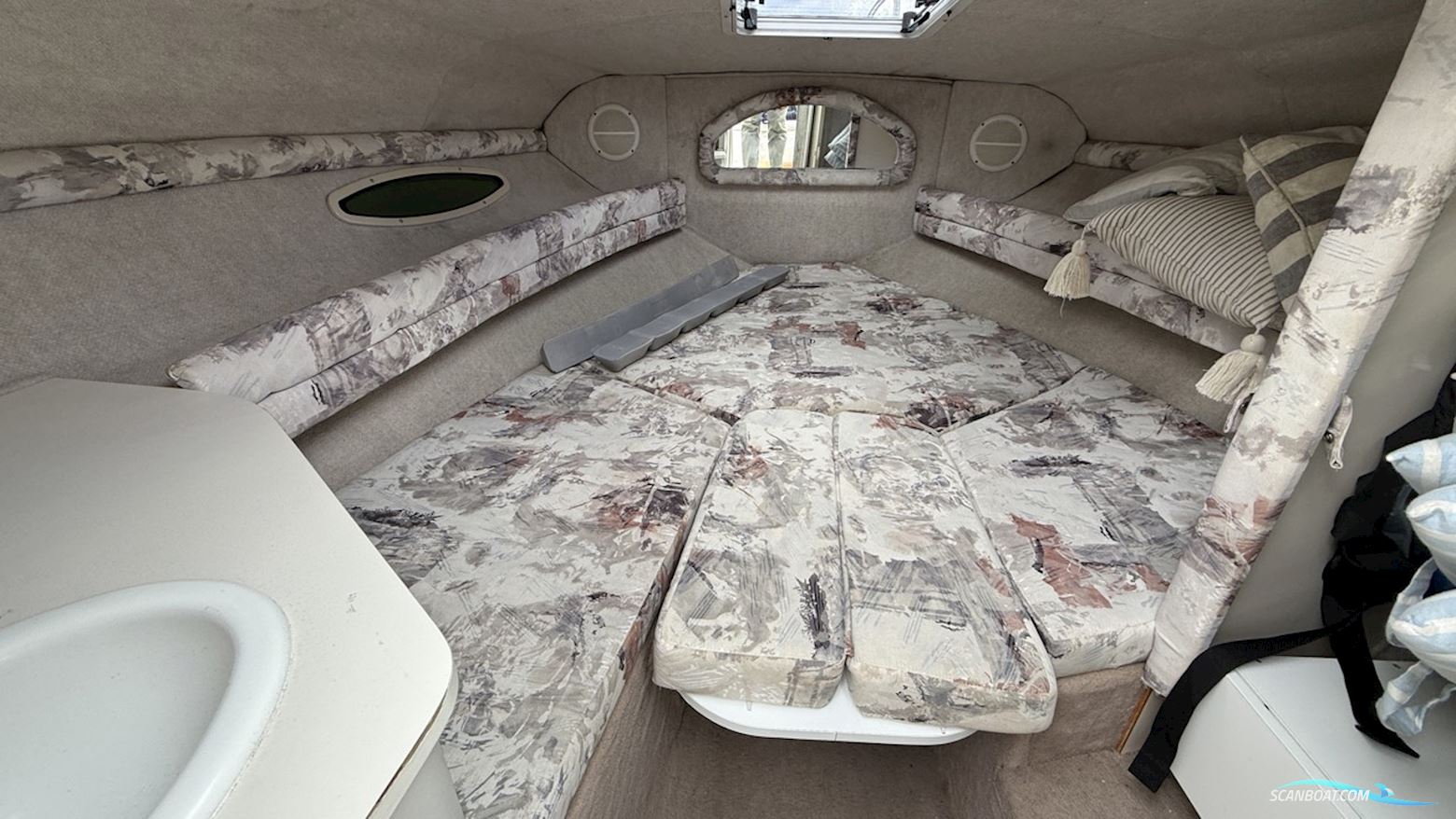 Sea Ray 215 Express Cruiser