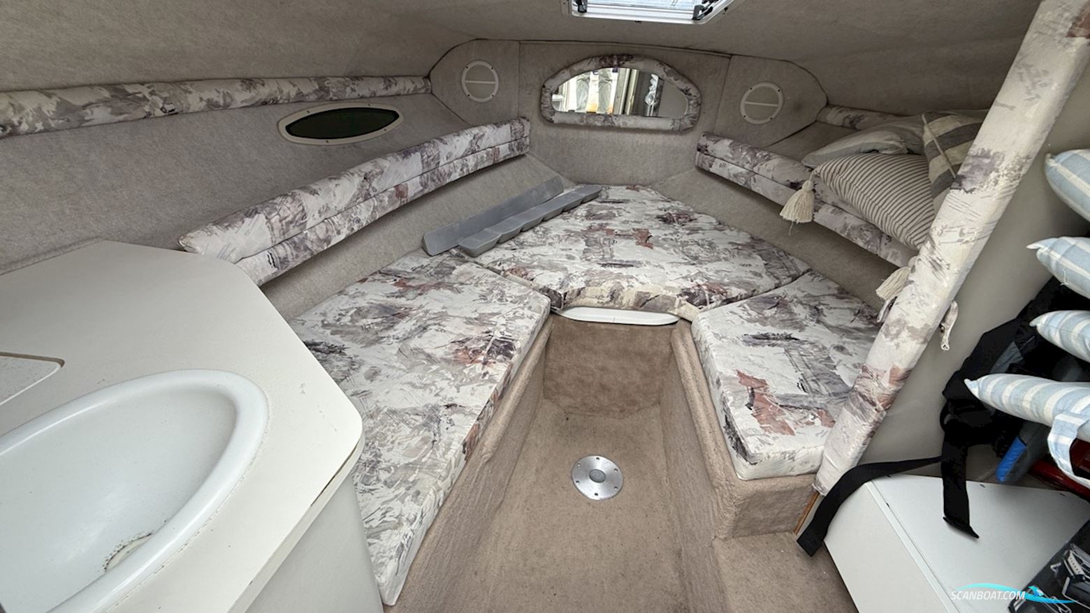 Sea Ray 215 Express Cruiser