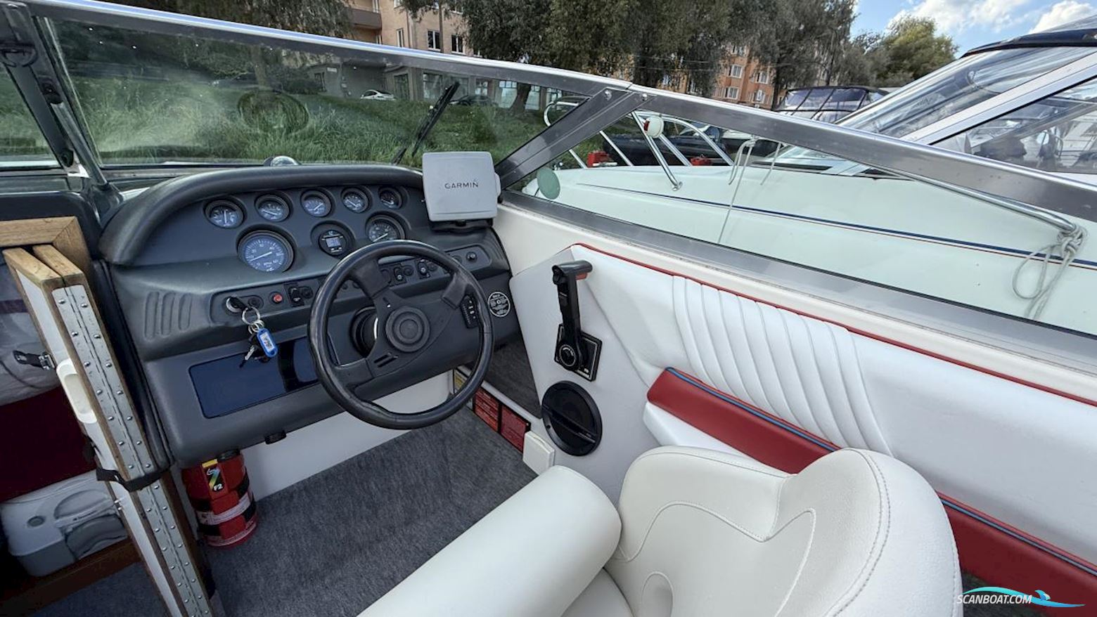 Sea Ray 220 OVERNIGHTER