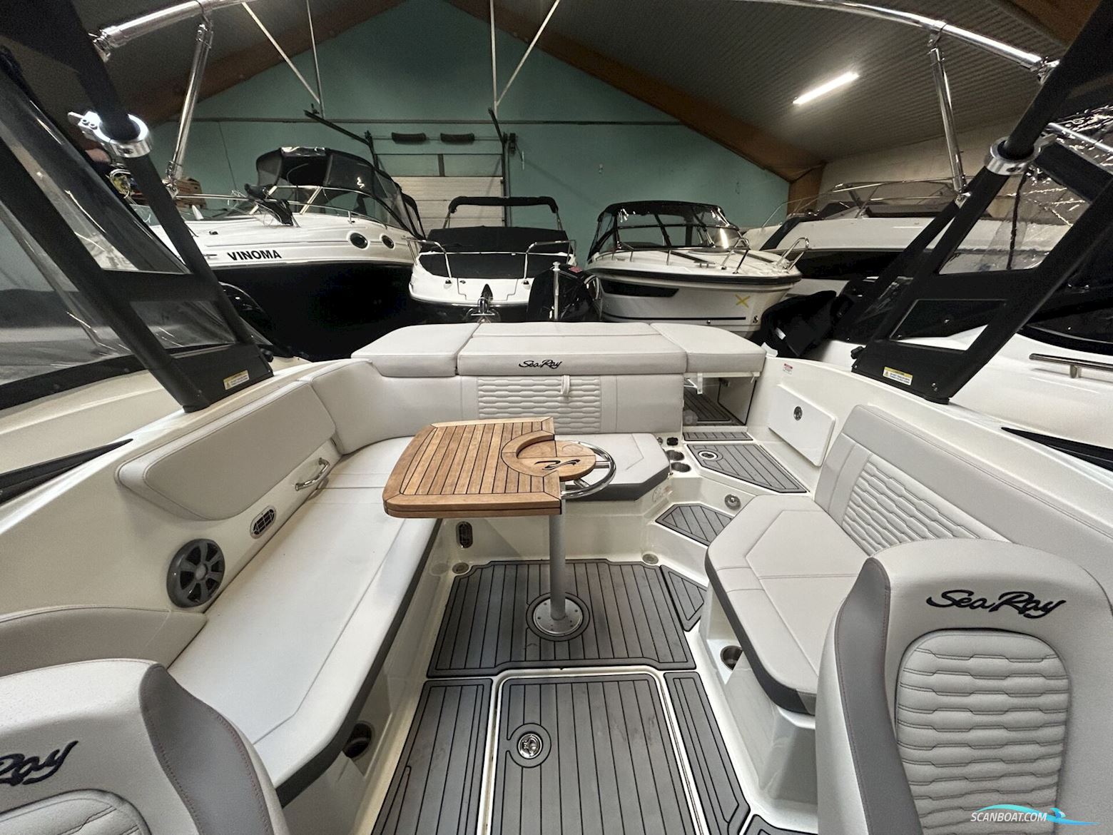 Sea Ray 230 SPX