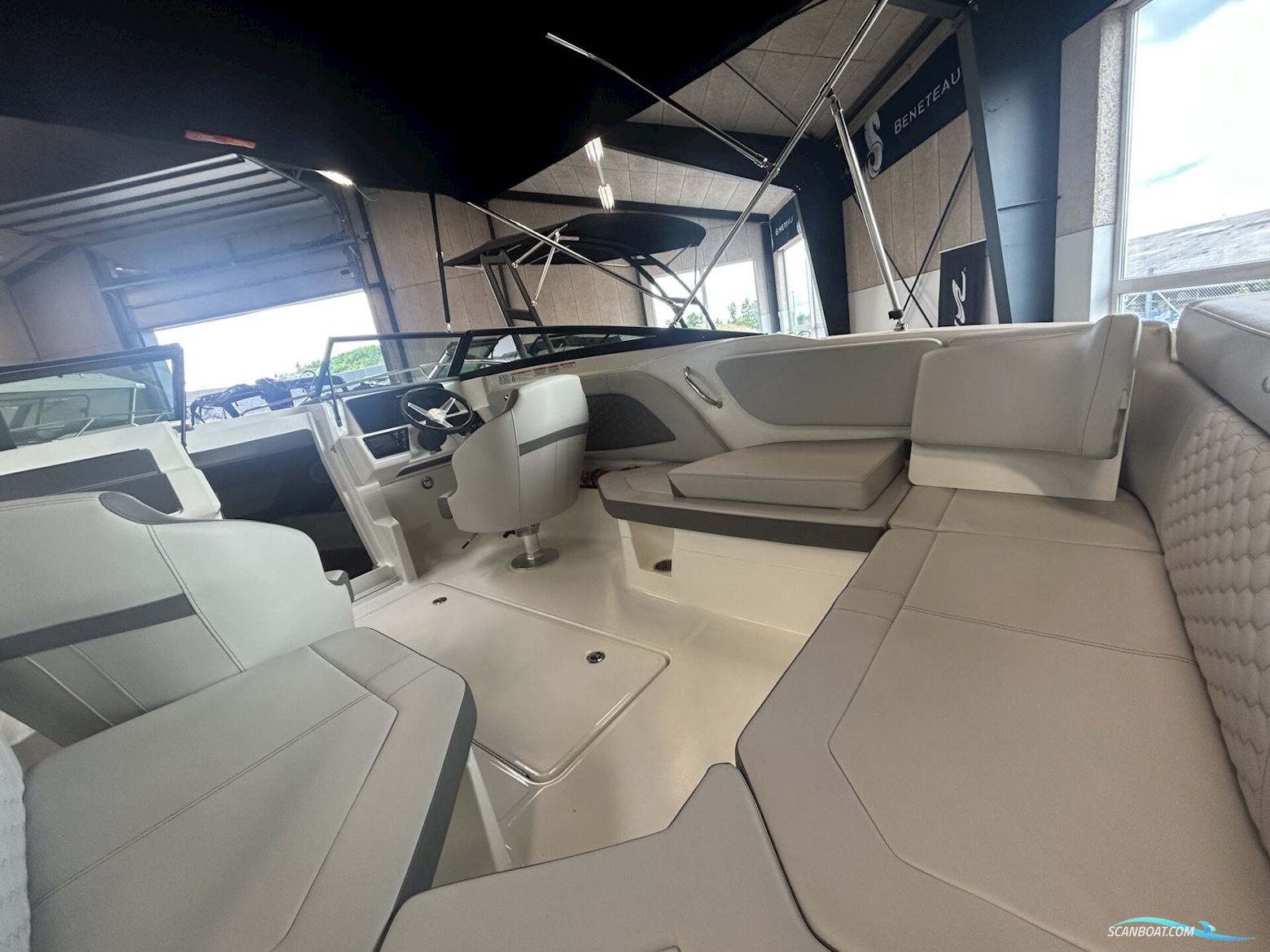 Sea Ray 230 Sun Sport OB – Solgt