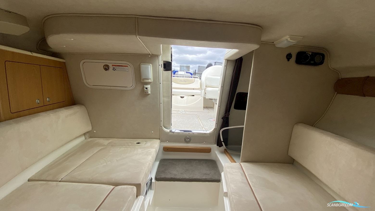 Sea Ray 235 WEEKENDER