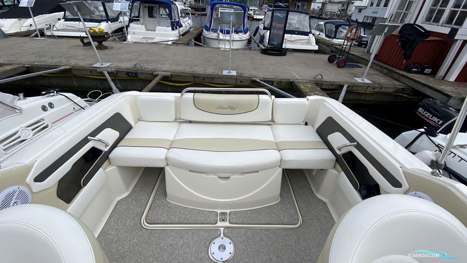 Sea Ray 235 WEEKENDER