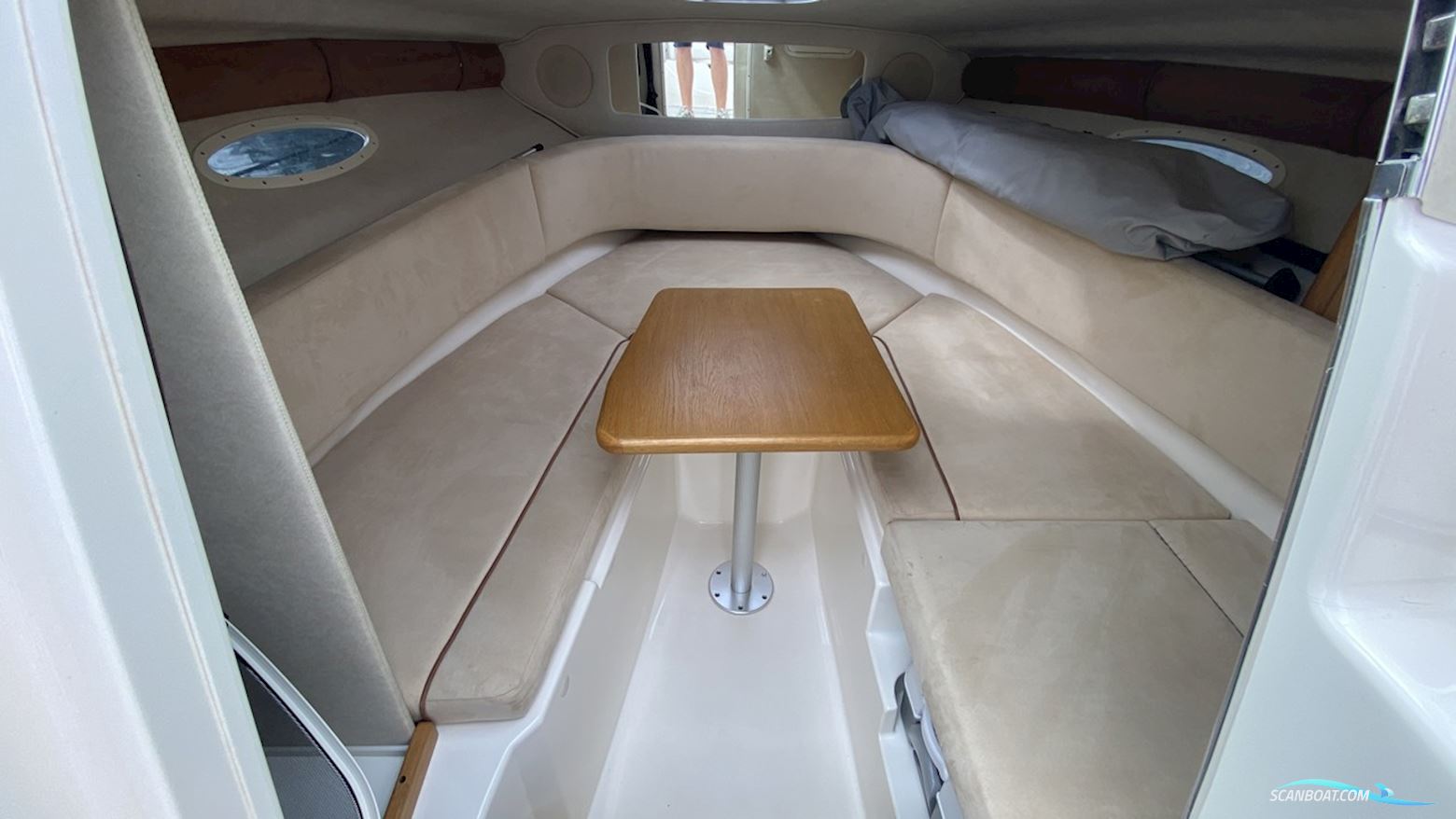 Sea Ray 235 WEEKENDER