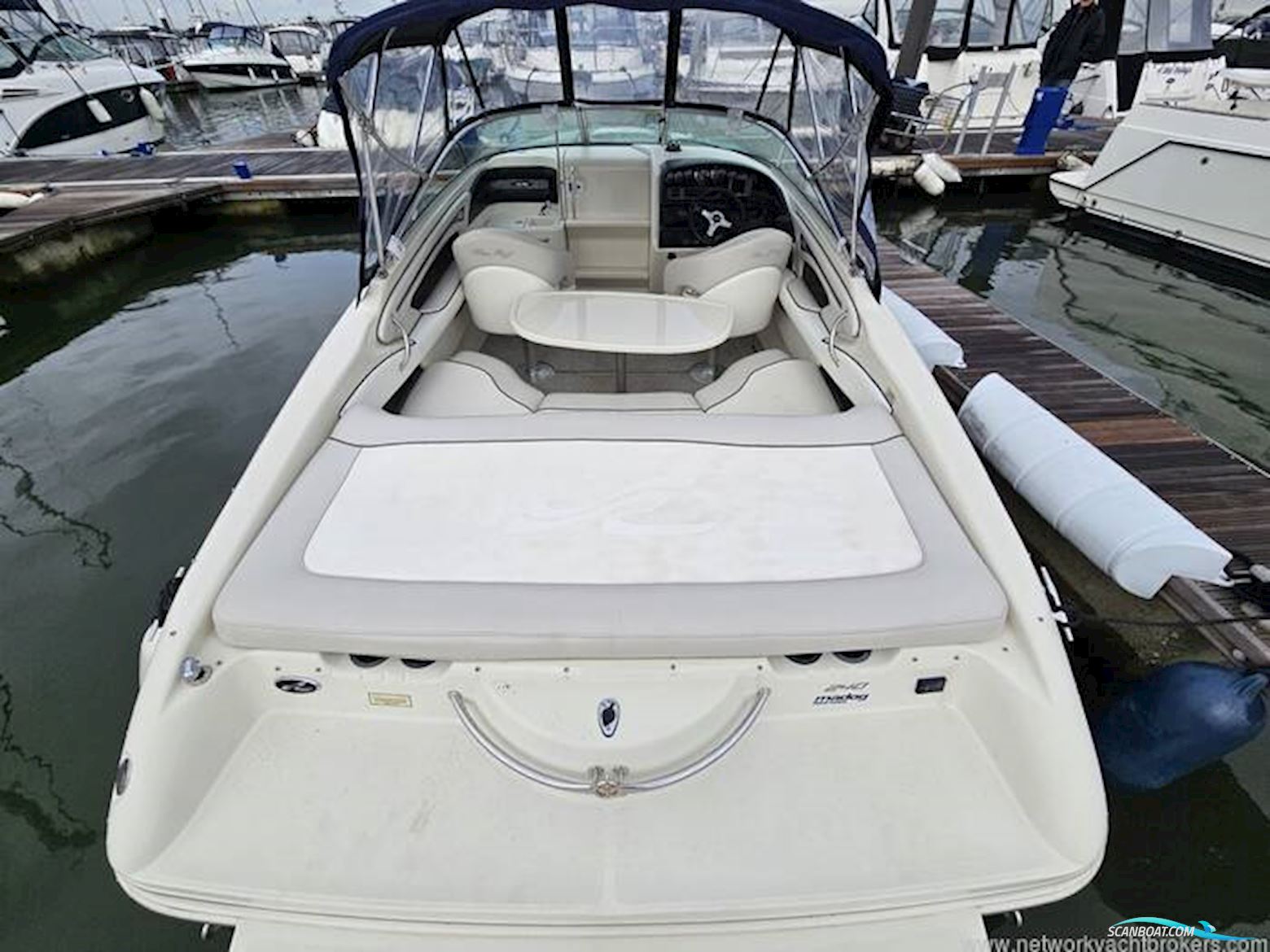 Sea Ray 240 Overnighter