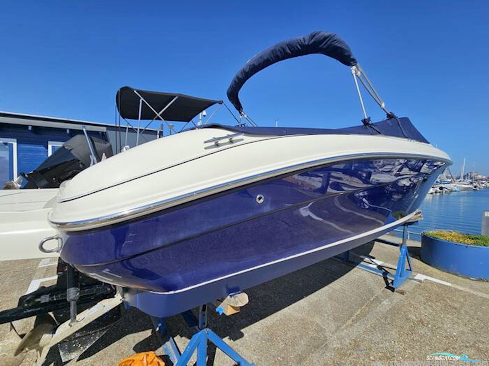 Sea Ray 240 Overnighter