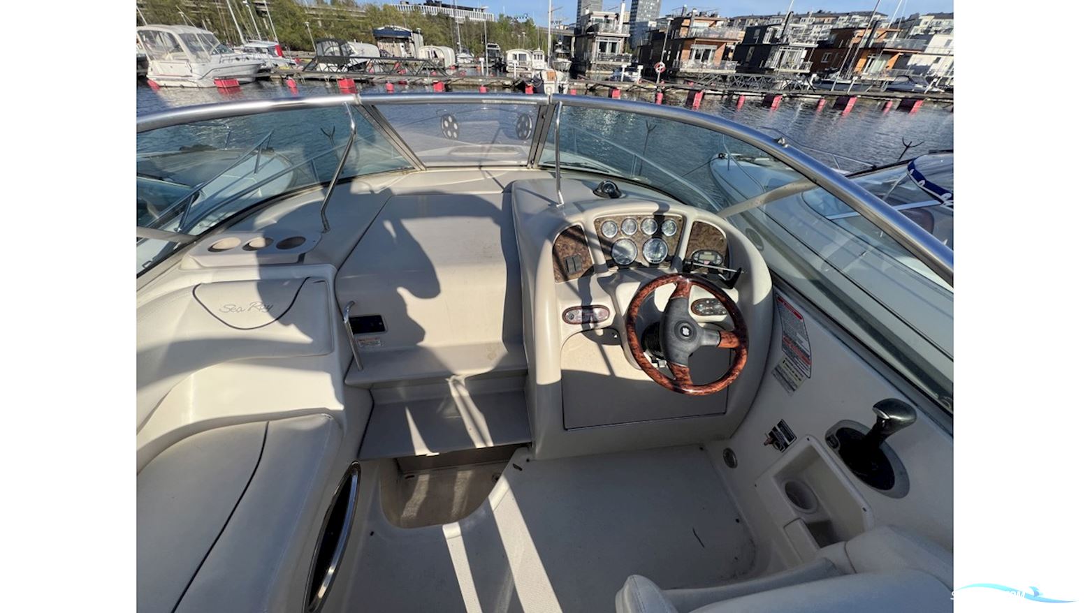Sea Ray 240 SUNDANCER