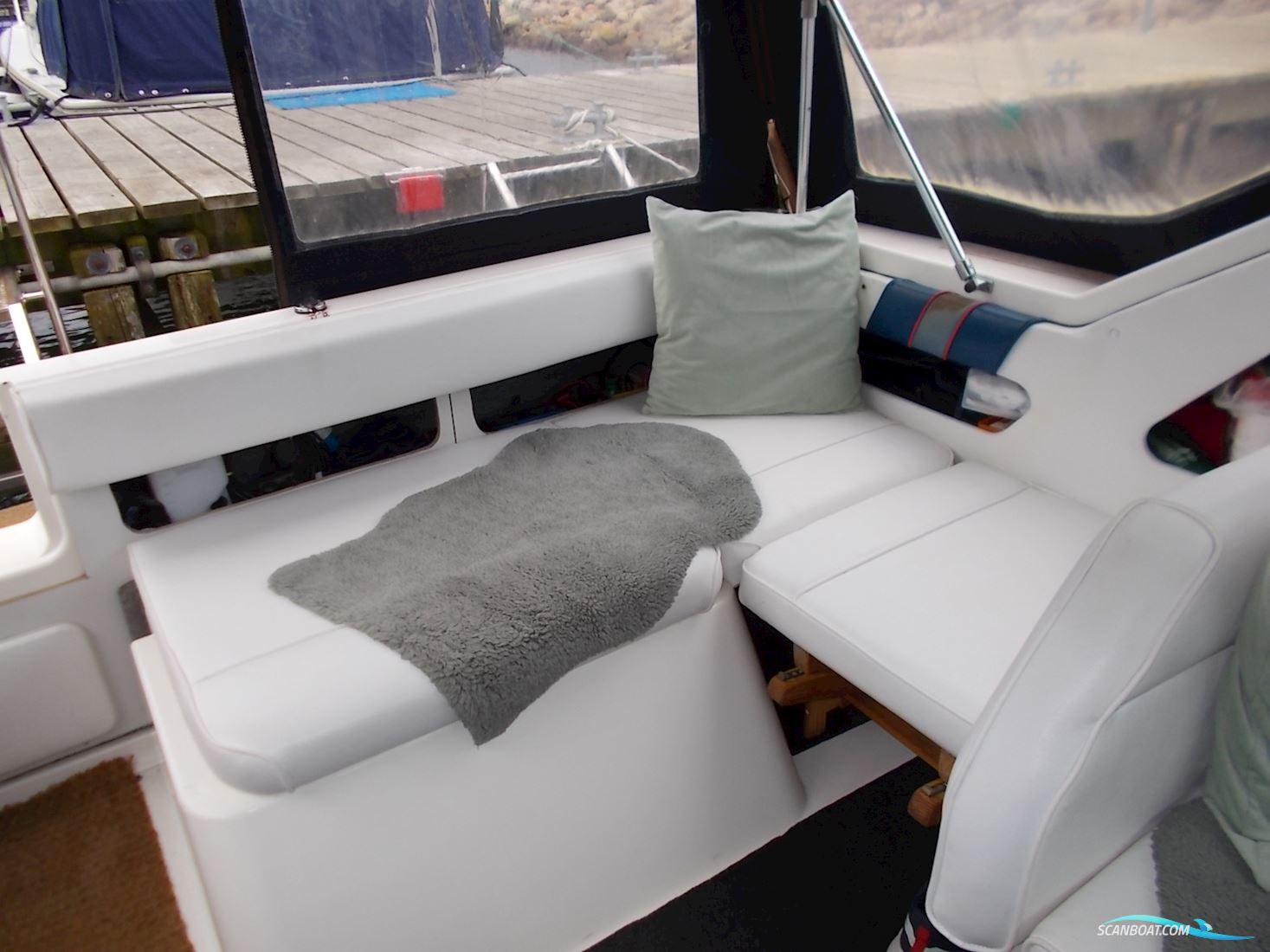 Sea Ray 250 Express Cruiser