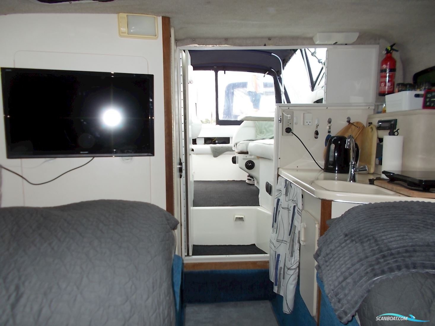 Sea Ray 250 Express Cruiser