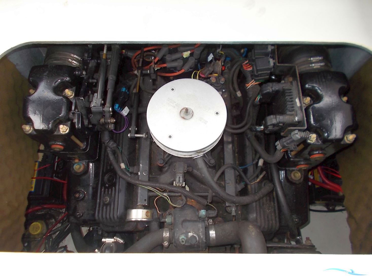 Sea Ray 250 Express Cruiser