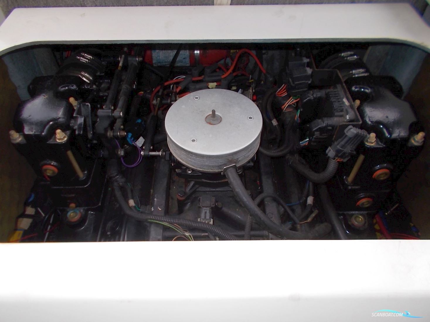 Sea Ray 250 Express Cruiser