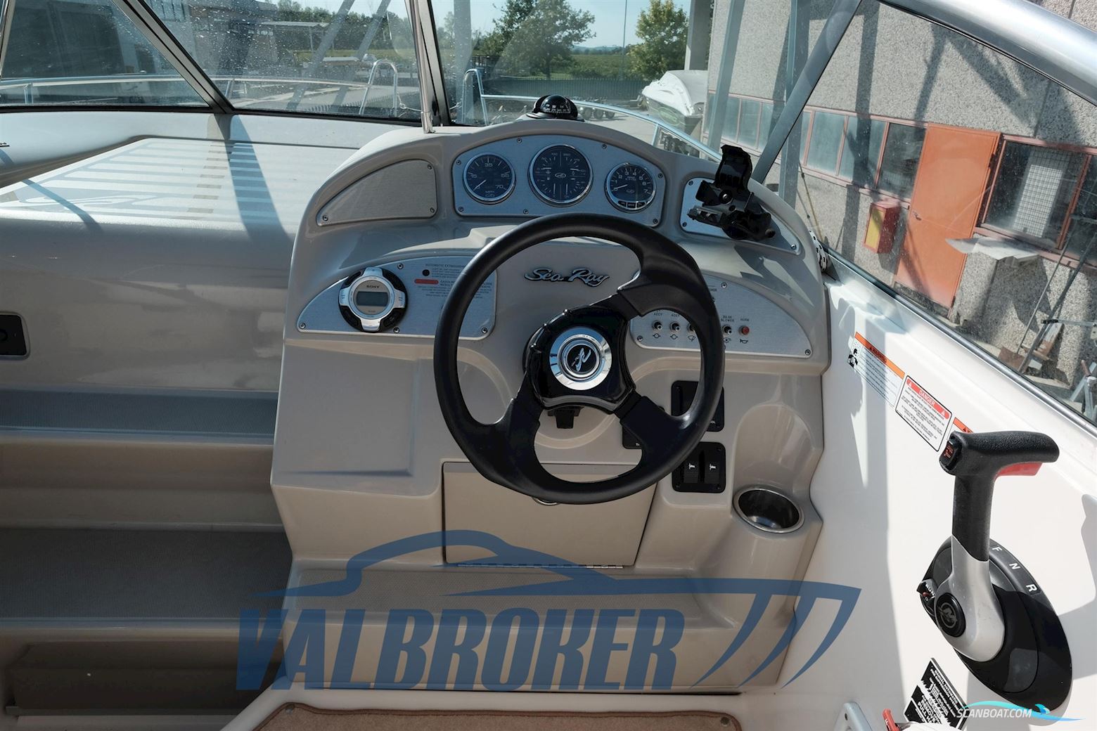 Sea Ray 255 DA Sundancer