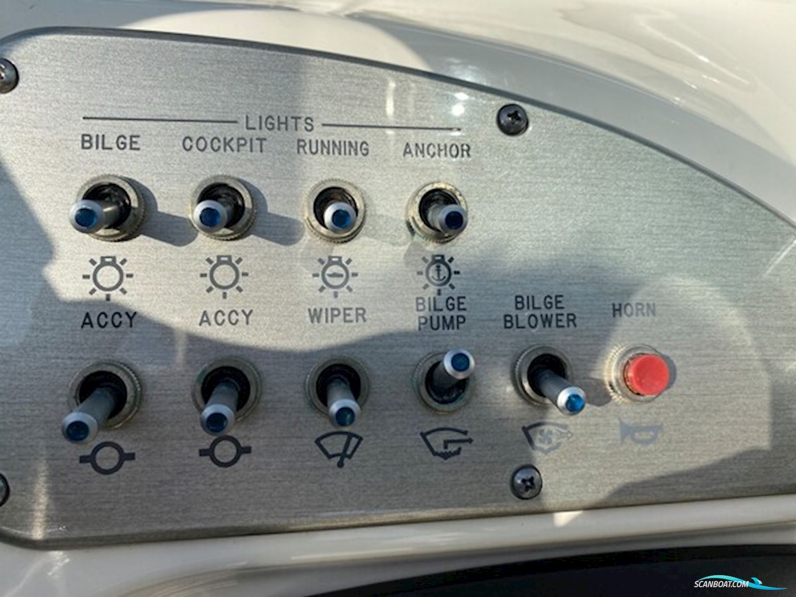 Sea-Ray 255 Sundanser ( Ligger i Roskilde ) (Sat 10.000,- Ned )