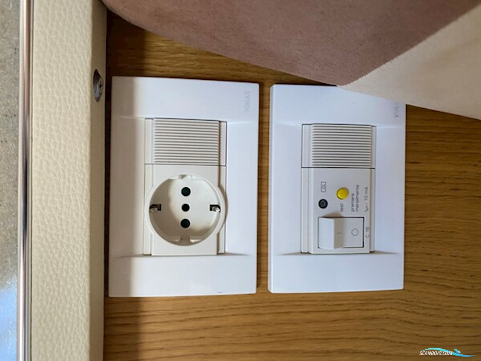 Sea-Ray 255 Sundanser ( Ligger i Roskilde )