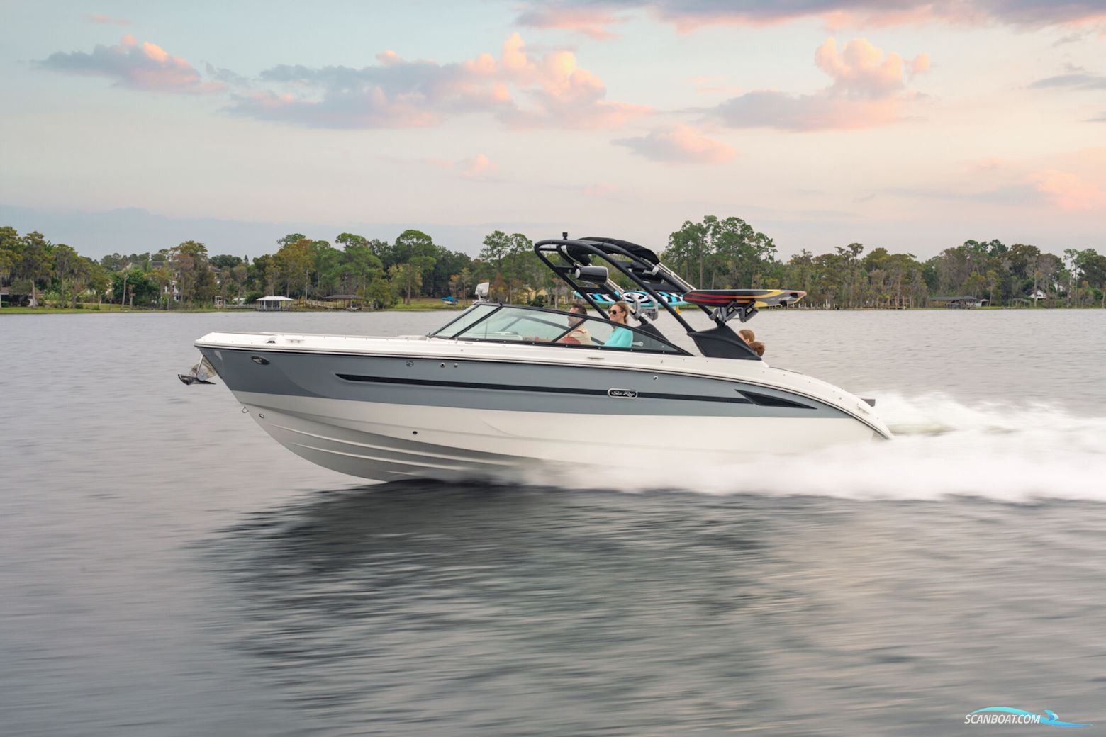Sea Ray 270 Sdx Surf Motorboot 2025, mit Mercruiser motor, Dänemark