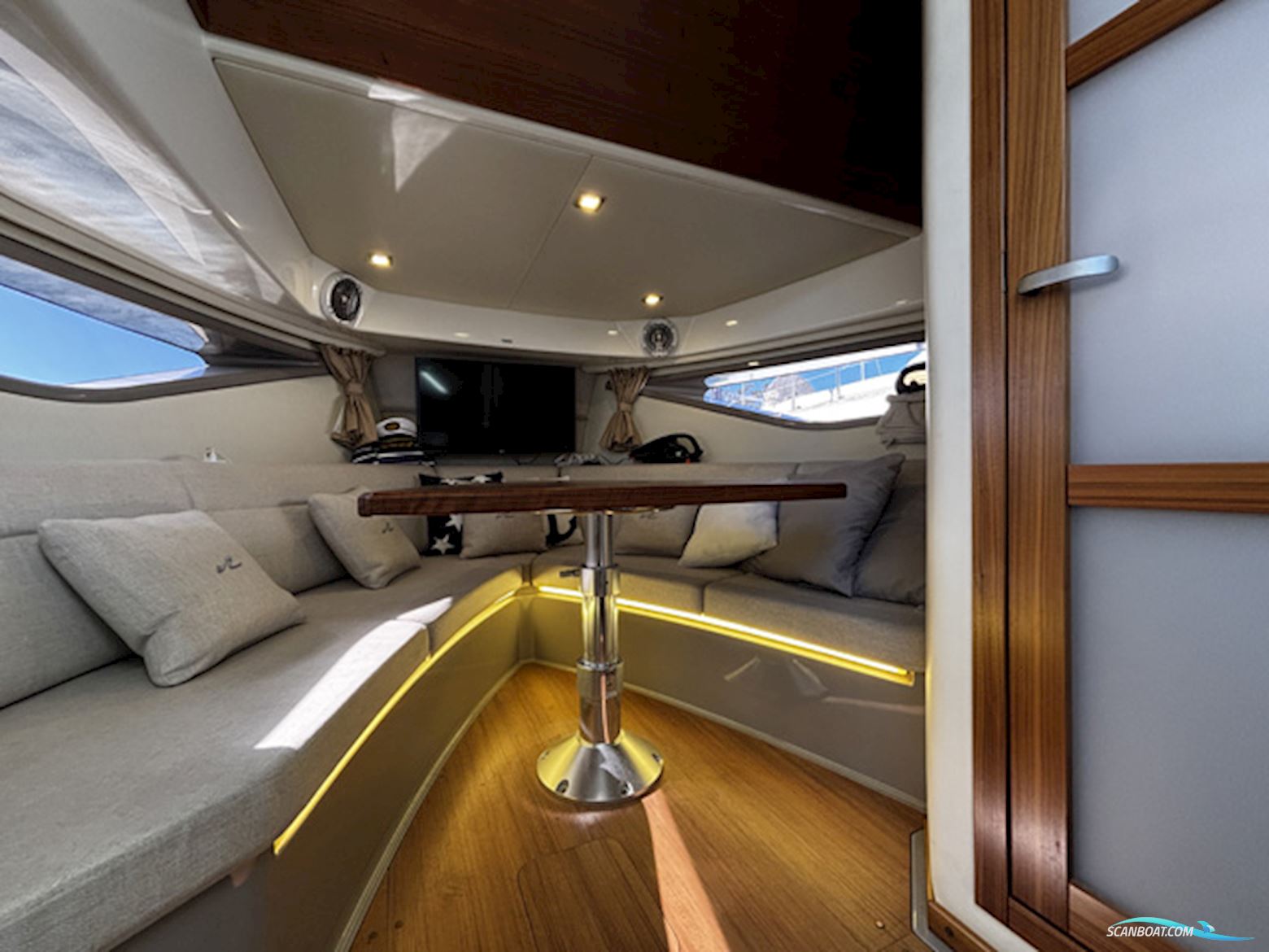 Sea Ray 320
