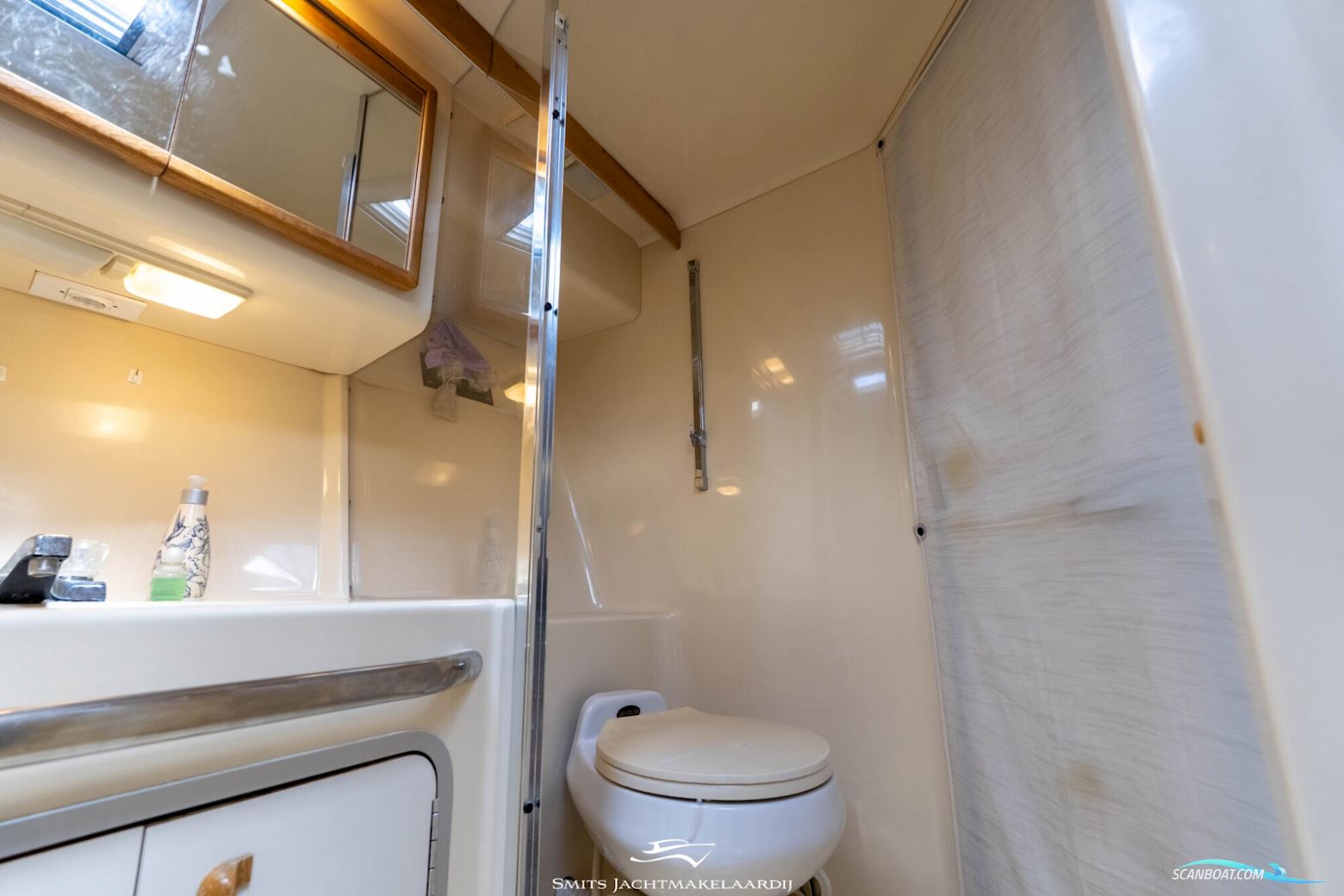 Sea Ray 370 Express Cruiser