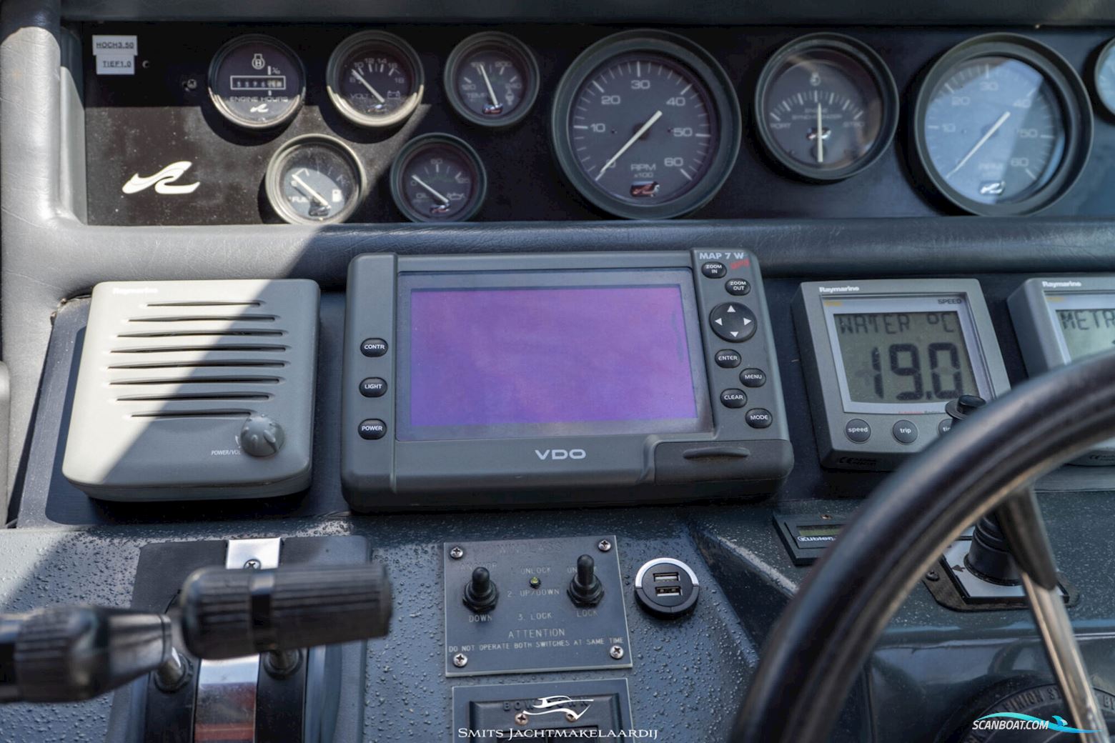 Sea Ray 370 Express Cruiser
