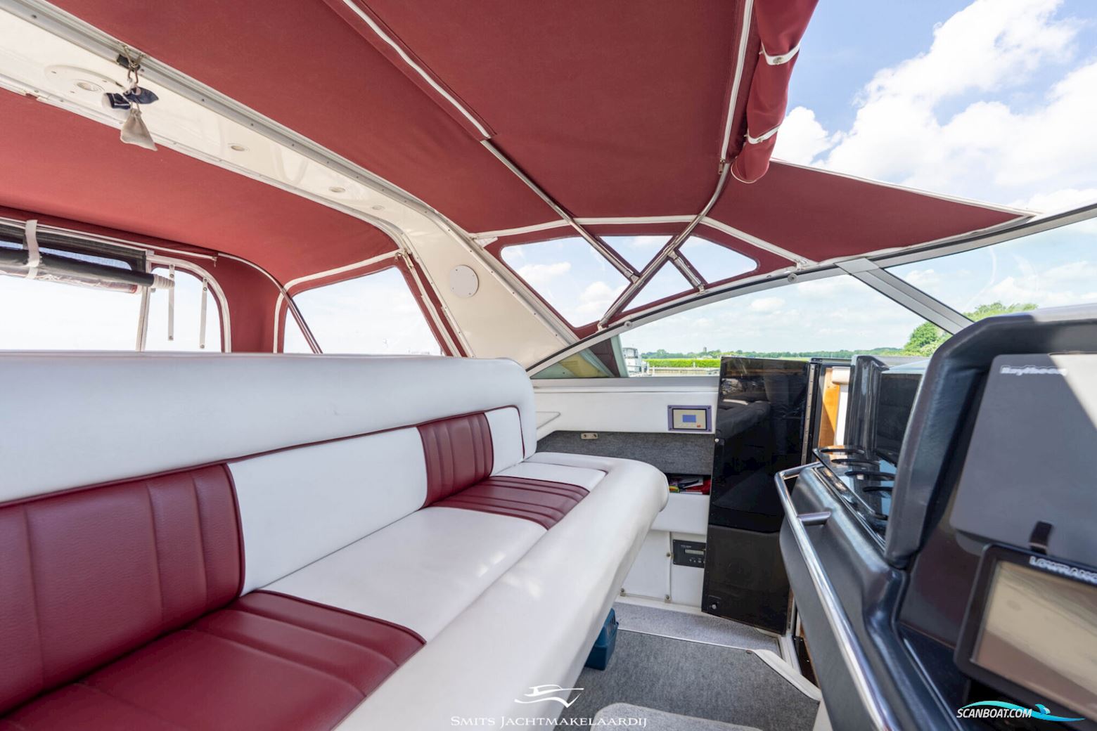 Sea Ray 370 Express Cruiser