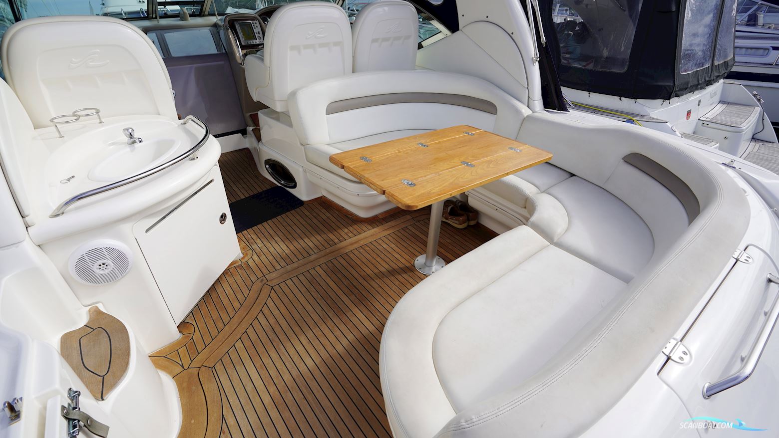 Sea Ray 375 Sundancer