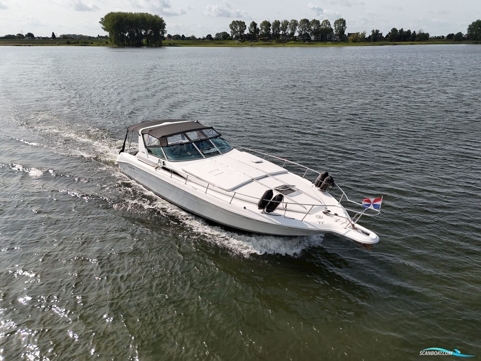 Sea Ray 400 Express Cruiser