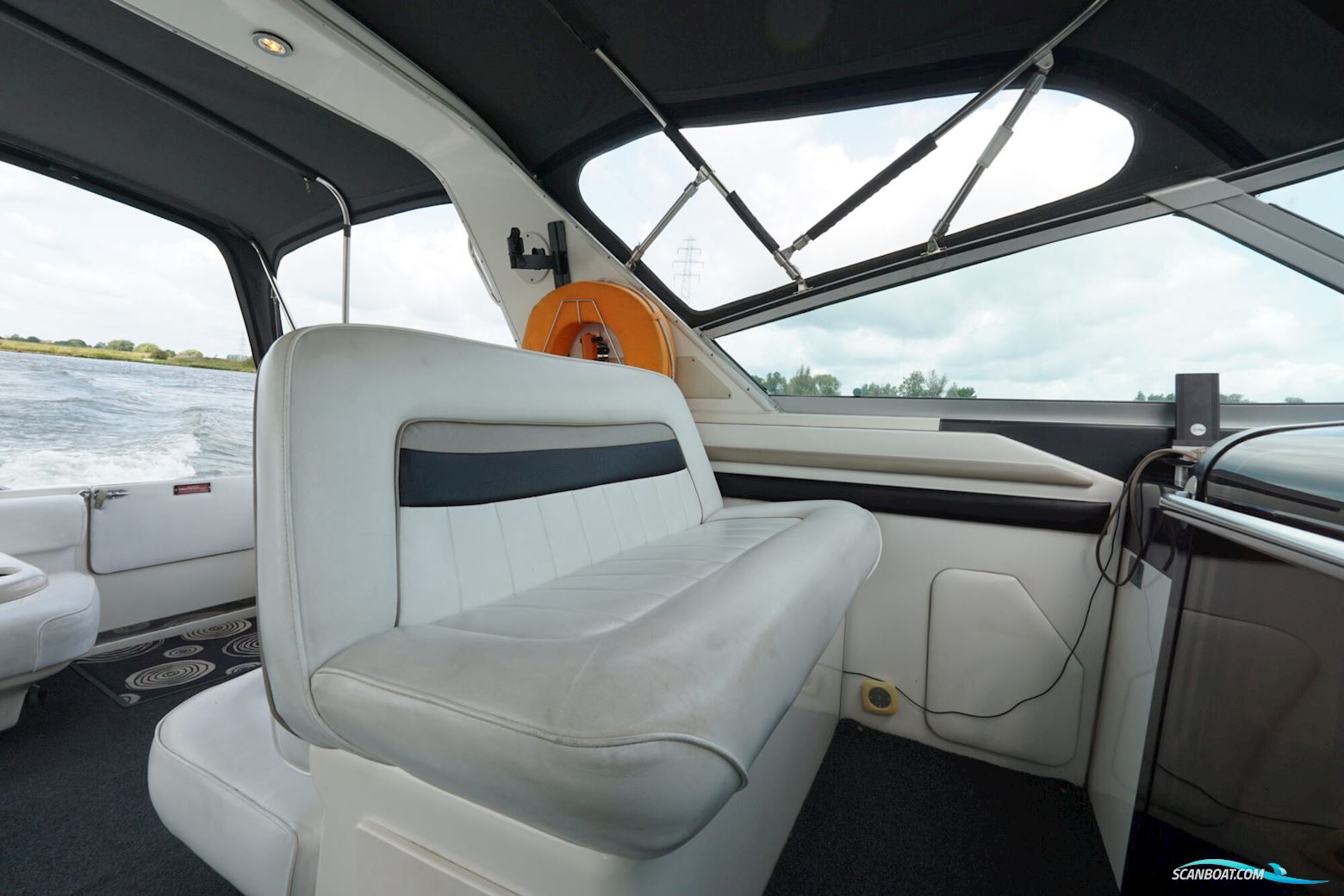 Sea Ray 400 Express Cruiser