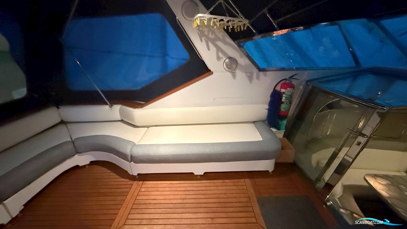 Sea Ray 400 Express Cruiser