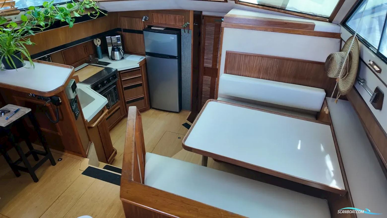 Sea Ray 410 Aft Cabin