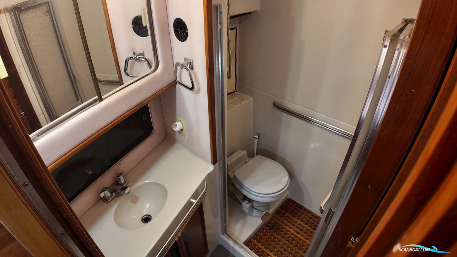 Sea Ray 410 Aft Cabin