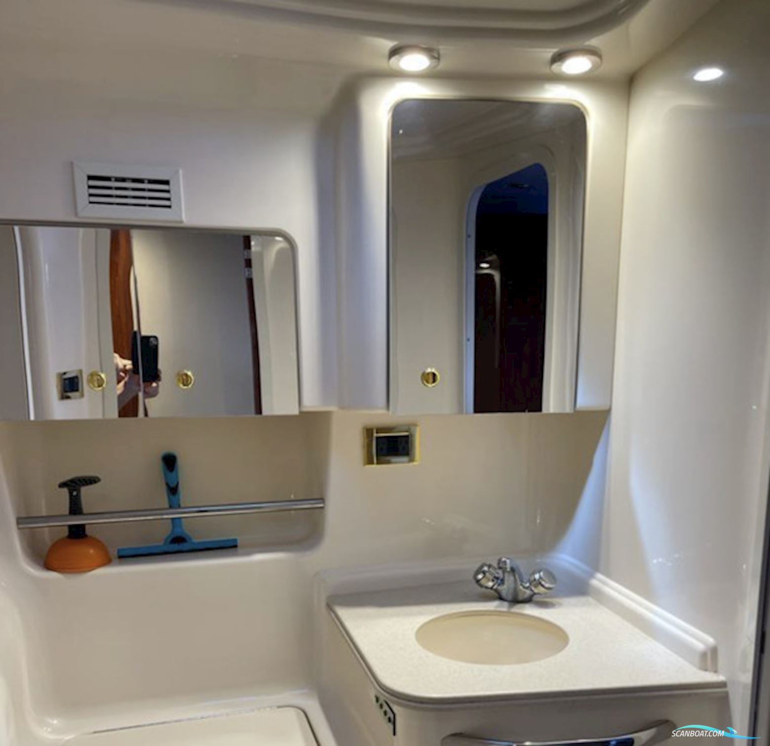 Sea Ray 410 Express Cruiser