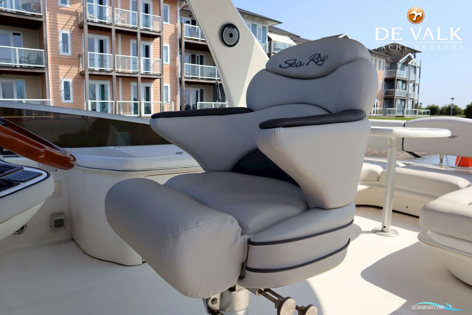 Sea Ray 455 Sedan Bridge