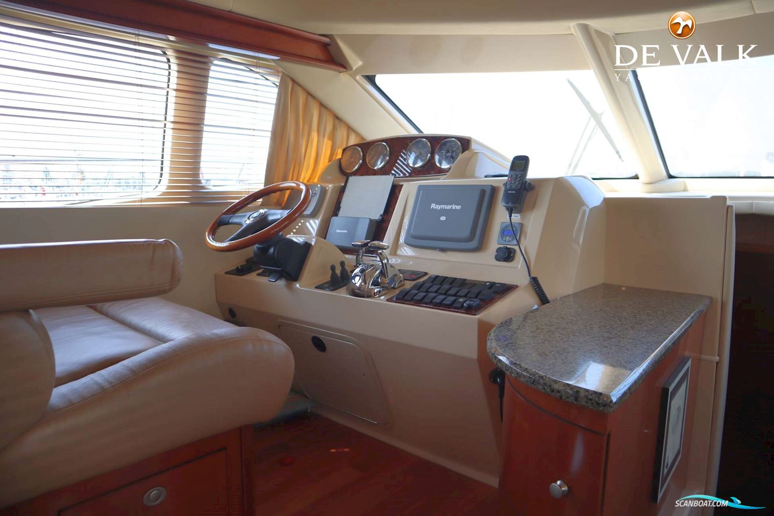 Sea Ray 455 Sedan Bridge