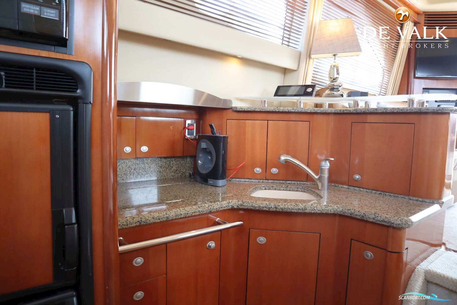 Sea Ray 455 Sedan Bridge