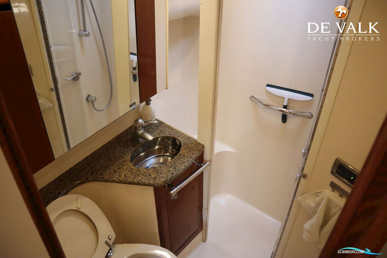 Sea Ray 455 Sedan Bridge