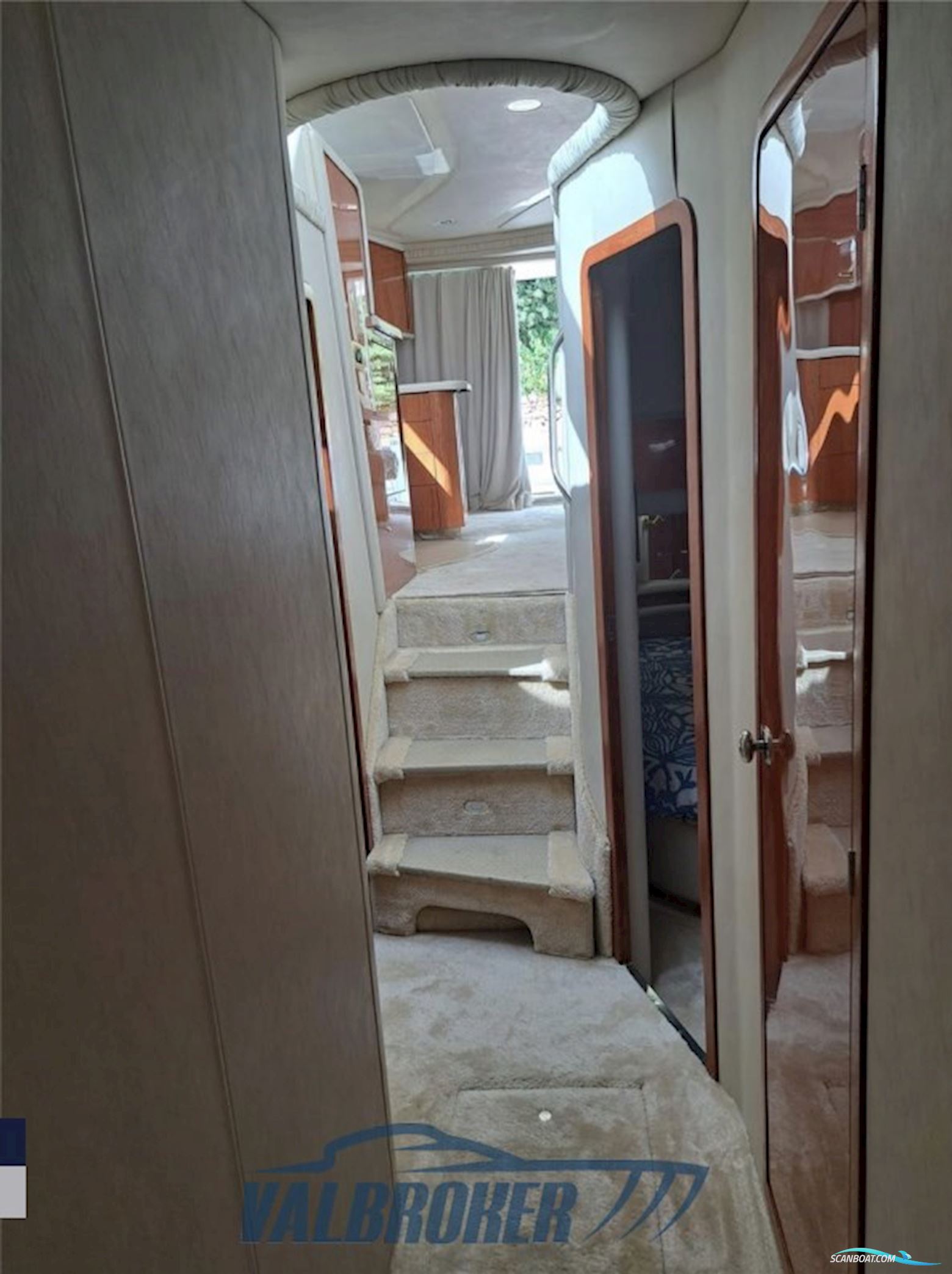 Sea Ray 480 Sedan Bridge