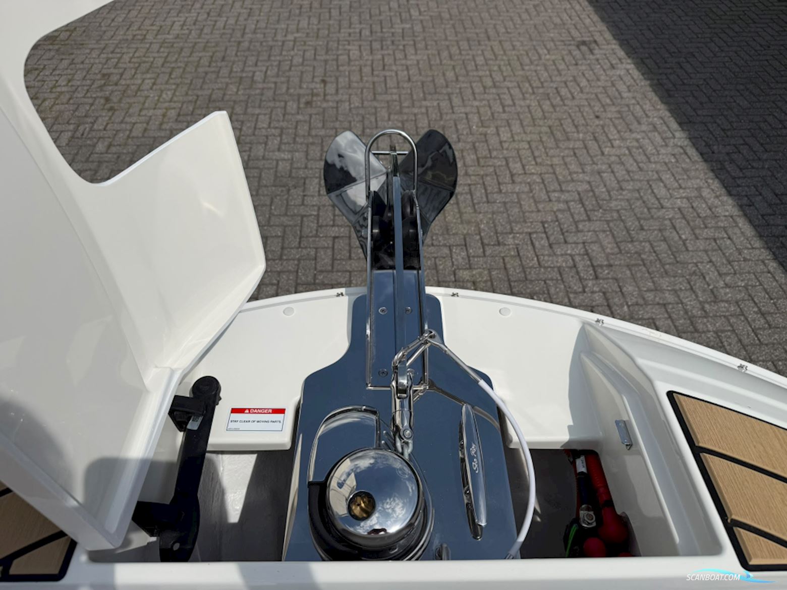 Sea Ray SDX 230