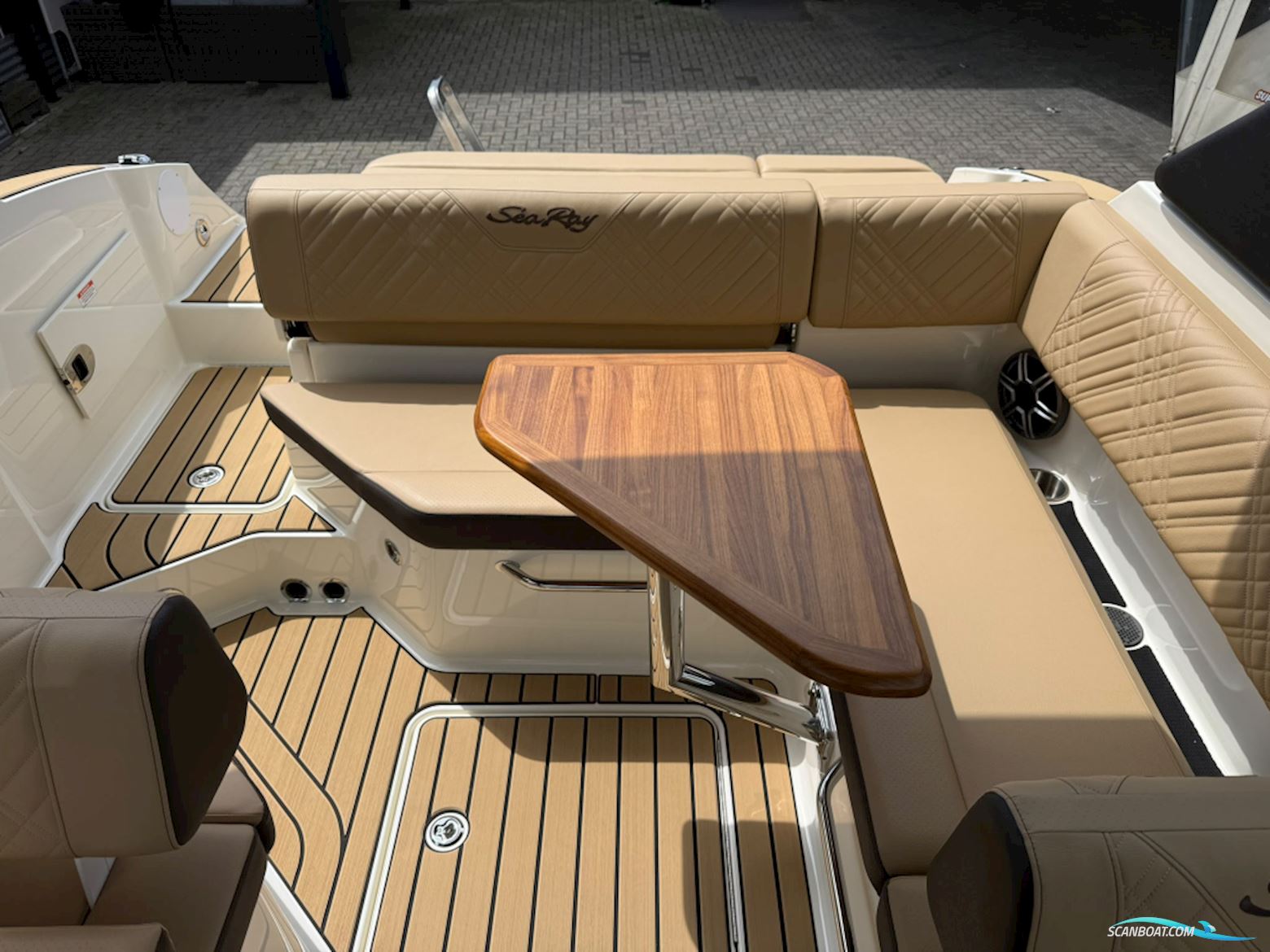 Sea Ray SDX 230