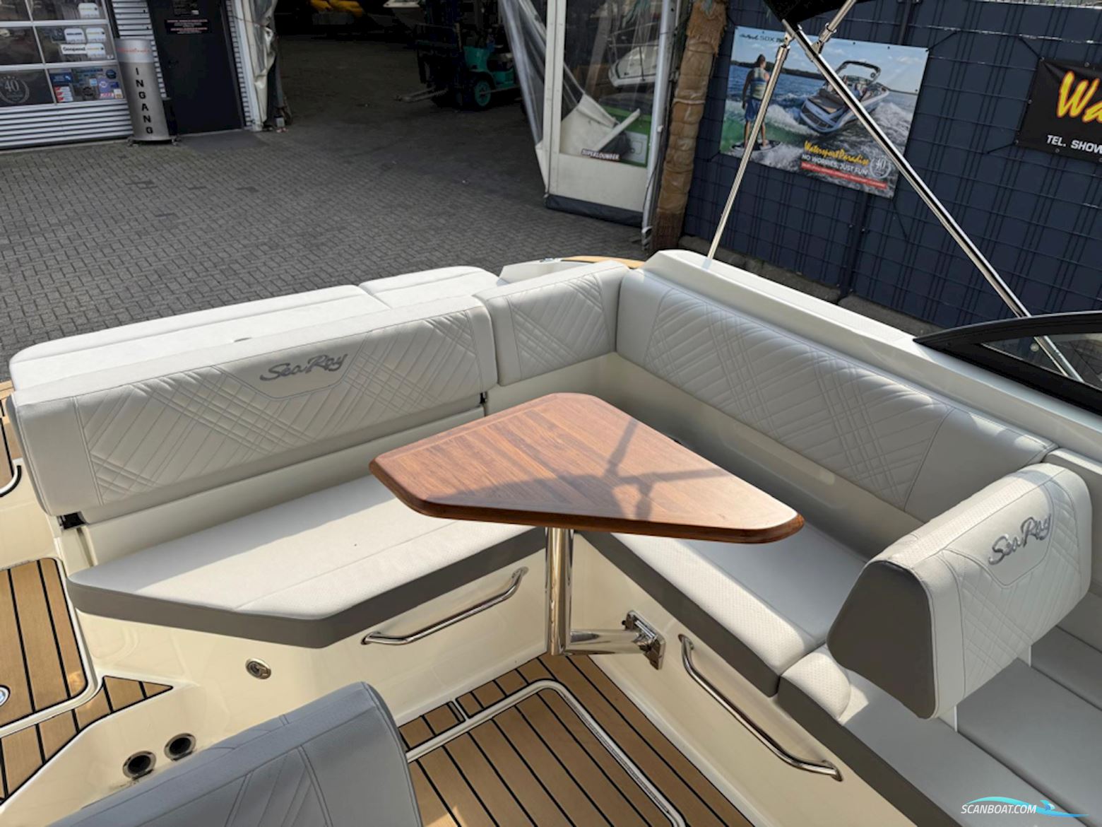Sea Ray SDX 230