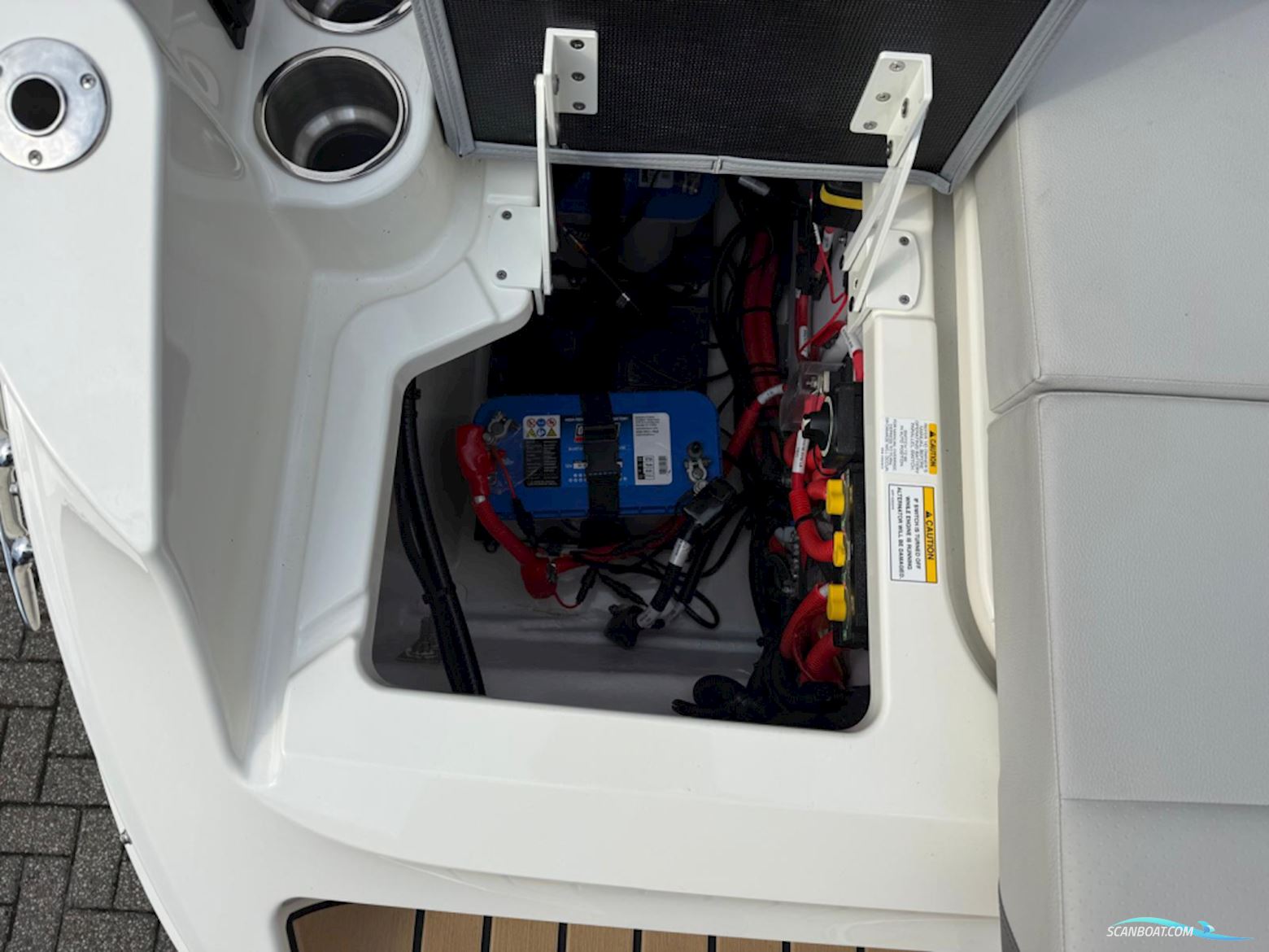 Sea Ray SDX 230