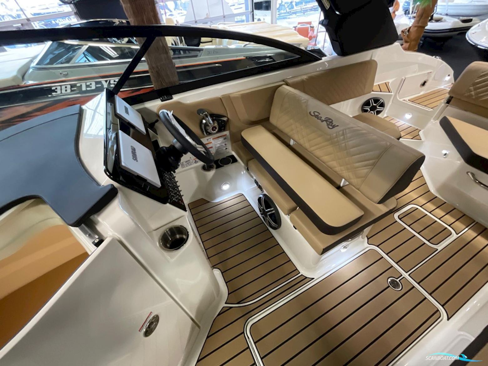 Sea Ray SDX 250 outboard