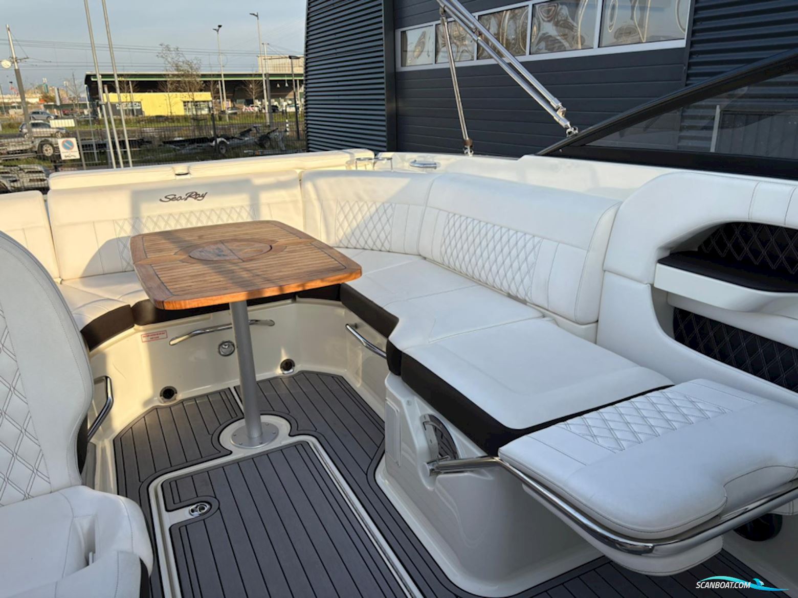 Sea Ray SLX 250